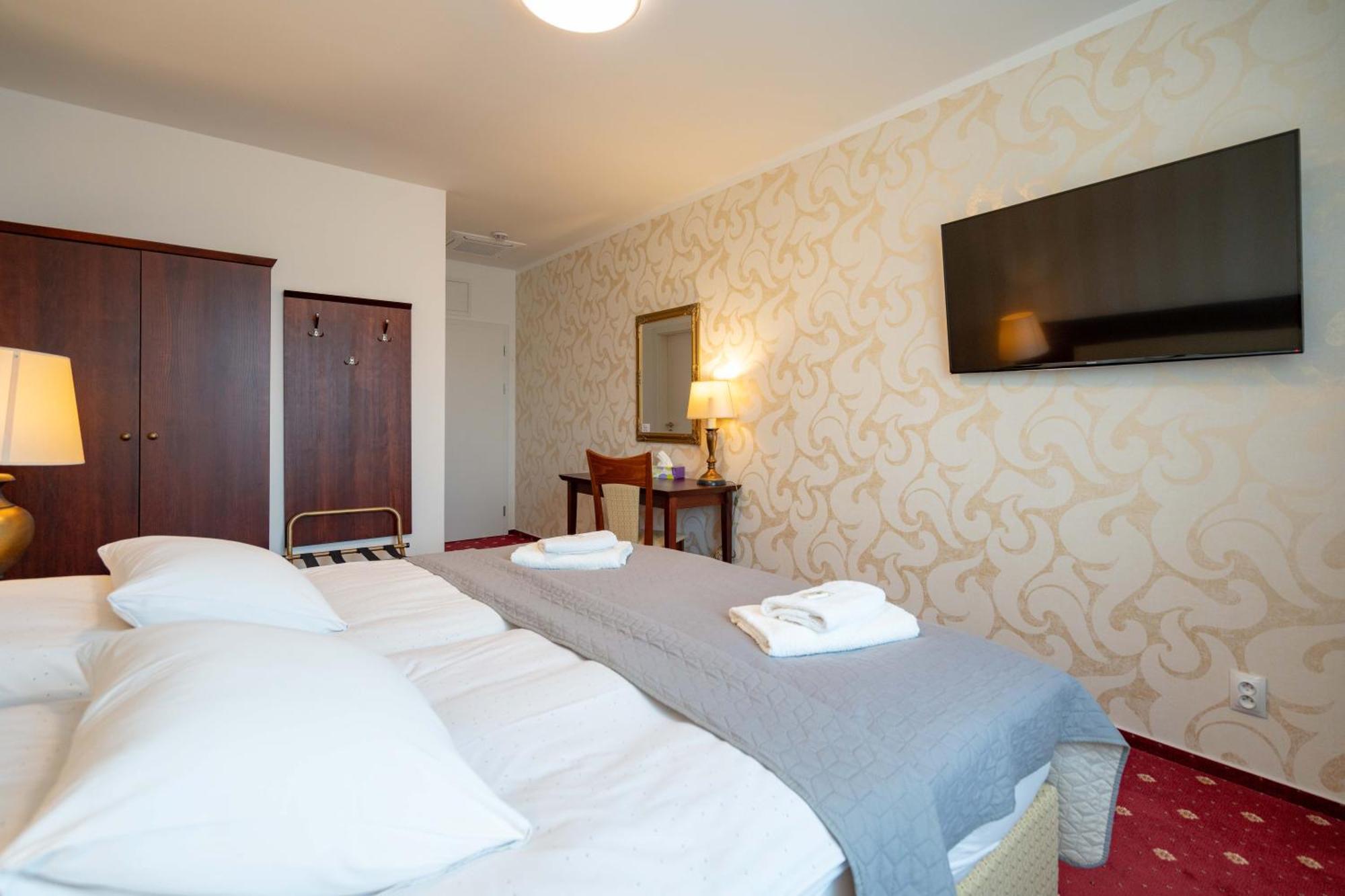 Hotel Volf Prestice Exterior photo