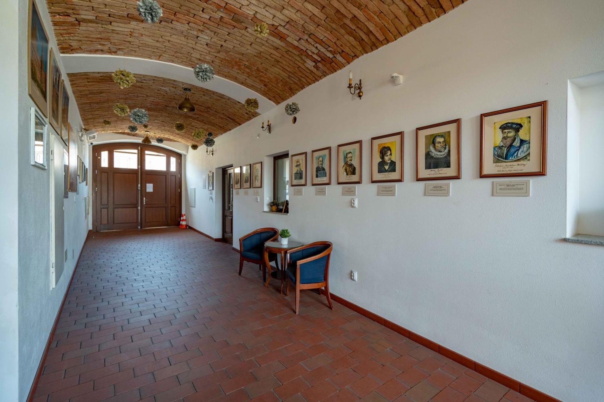 Hotel Volf Prestice Exterior photo
